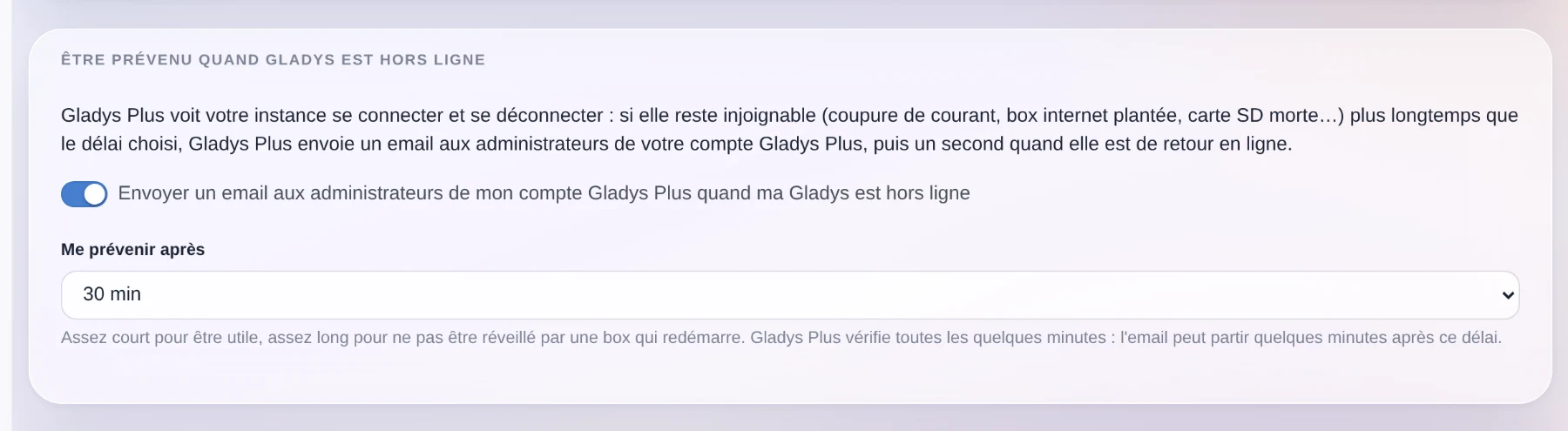 Le réglage Gladys Plus pour recevoir un email quand Gladys est hors ligne, avec le délai à choisir
